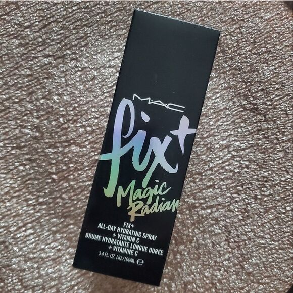 MAC Magic Radiance Setting Spray - Picture 4 of 8